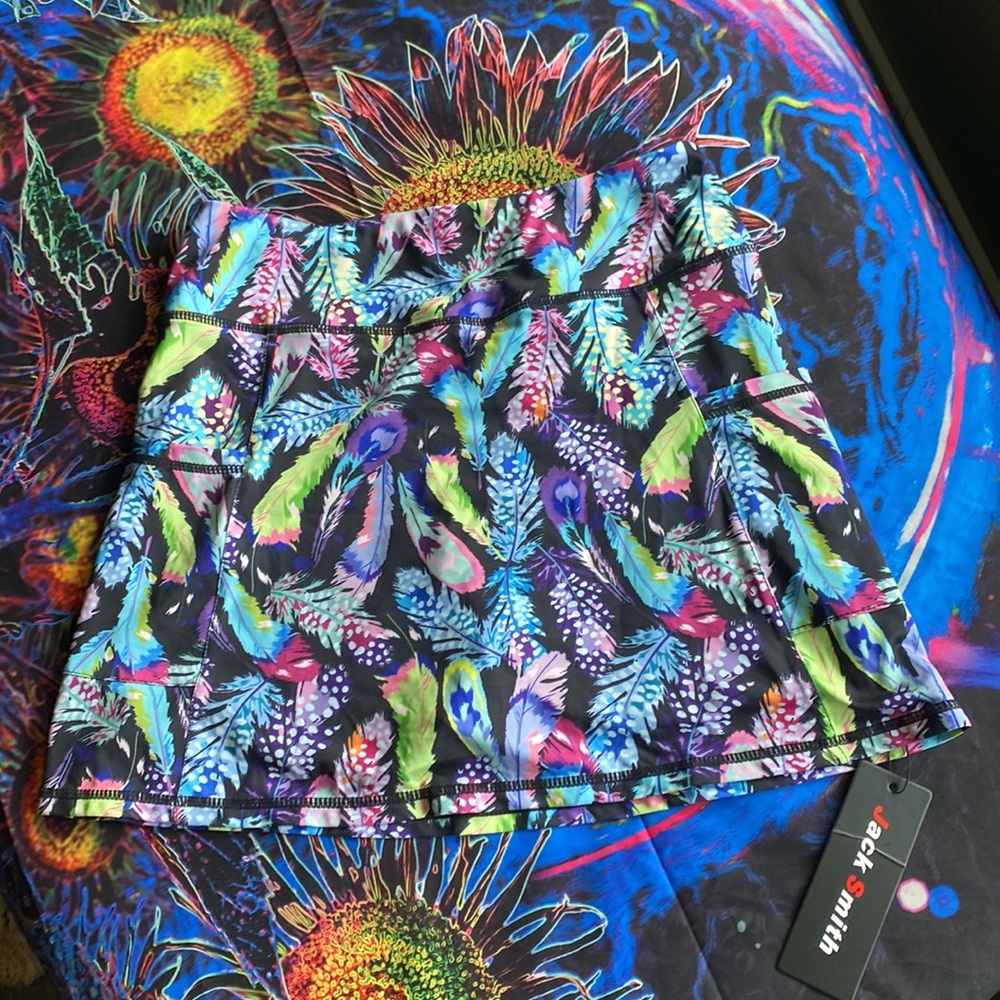 Jack Smith Women’s Feather-Print Active Skort in Multicolor